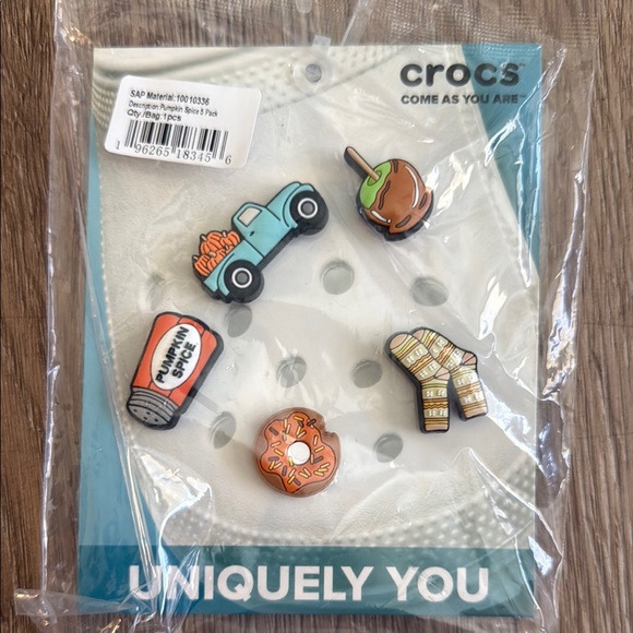 ❣️3 for $15❣️CROCS Jibbitz charm Fall set|apple/truck/pumpkin spice/donut - Picture 3 of 5